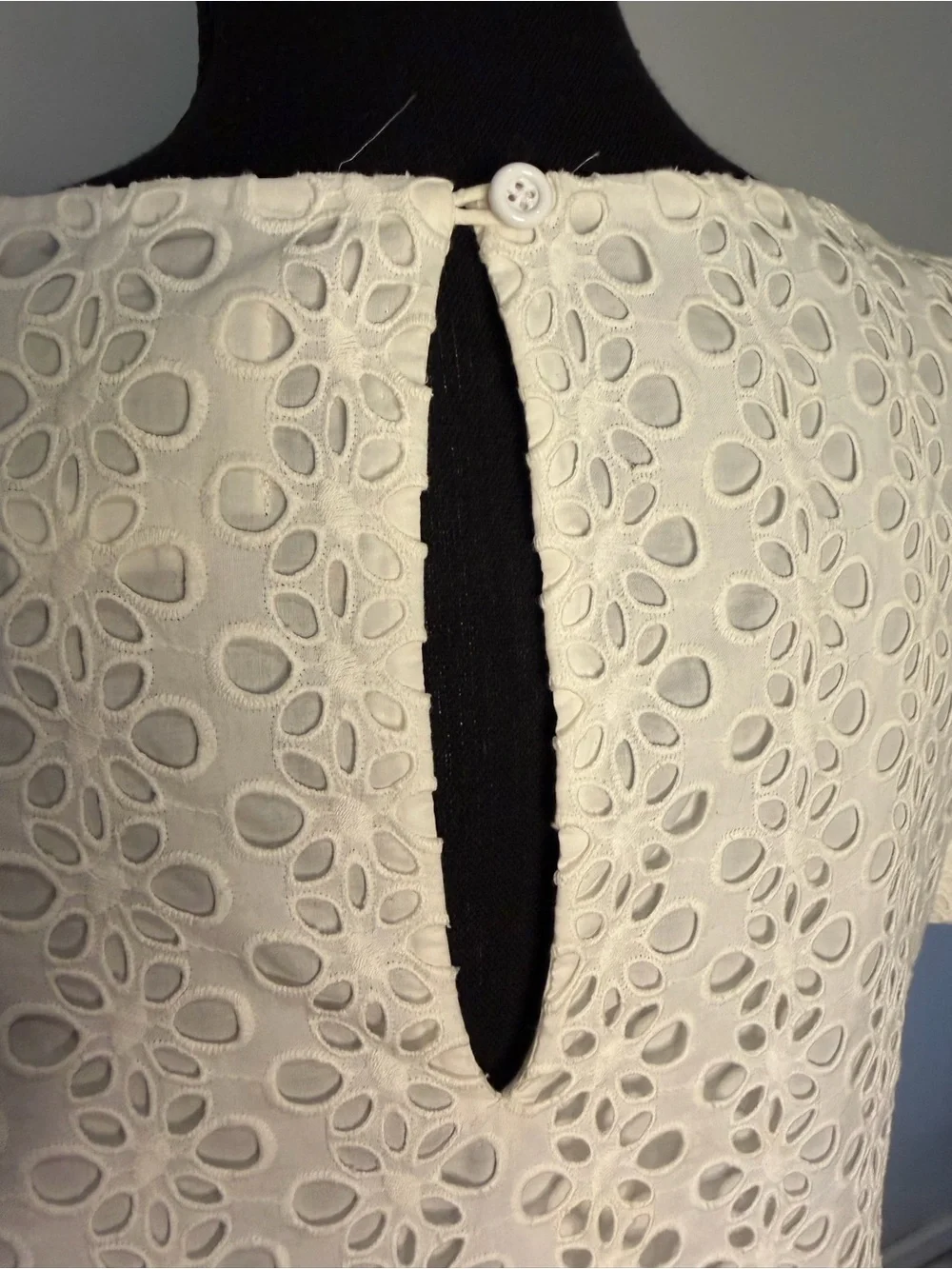 Kate Spade White Eyelet Dress Shift Sheath Party Embroidered - Size 6